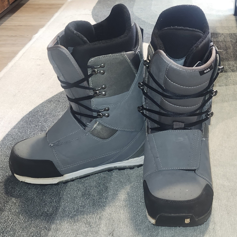 Burton Men's Gray and Black Snowboarding Boots